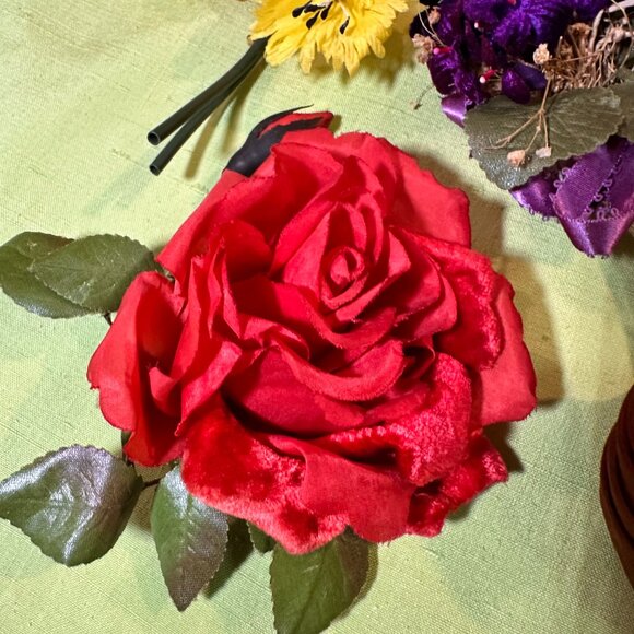 LOT of 9 Vintage Silk Millinery Flower Pins - in Christian Dior Box - Picture 10 of 15